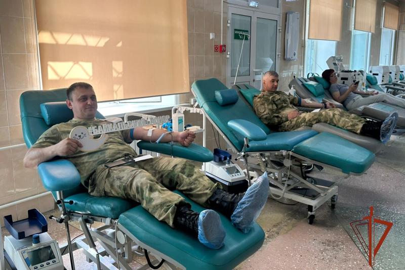 Военнослужащие ангарского полка Росгвардии приняли участие в акции по безвозмездной сдаче крови