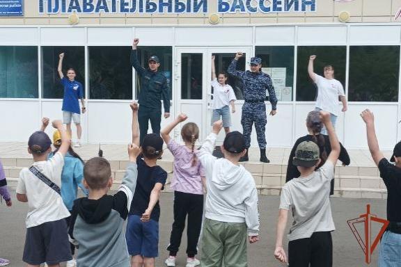 «Зарядку с Росгвардией» провели сотрудники вневедомственной охраны для школьников Приангарья