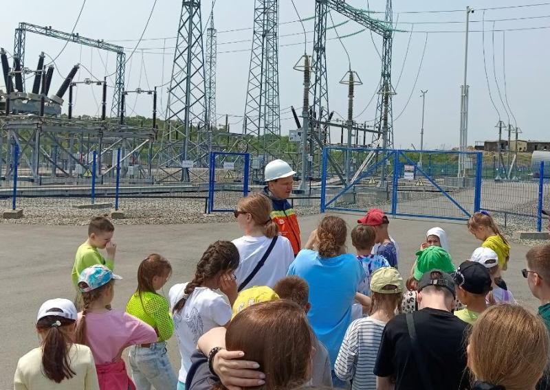 Более 150 школьников Дальнего Востока побывали с экскурсиями на магистральных сетевых объектах