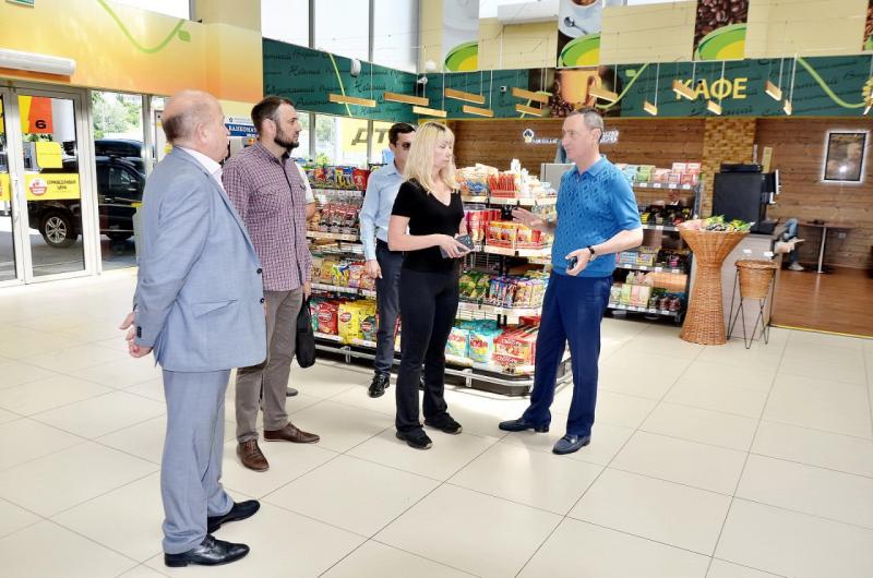 Депутат ЗСК Виктор Тепляков проверил АЗС в Центральном районе Сочи