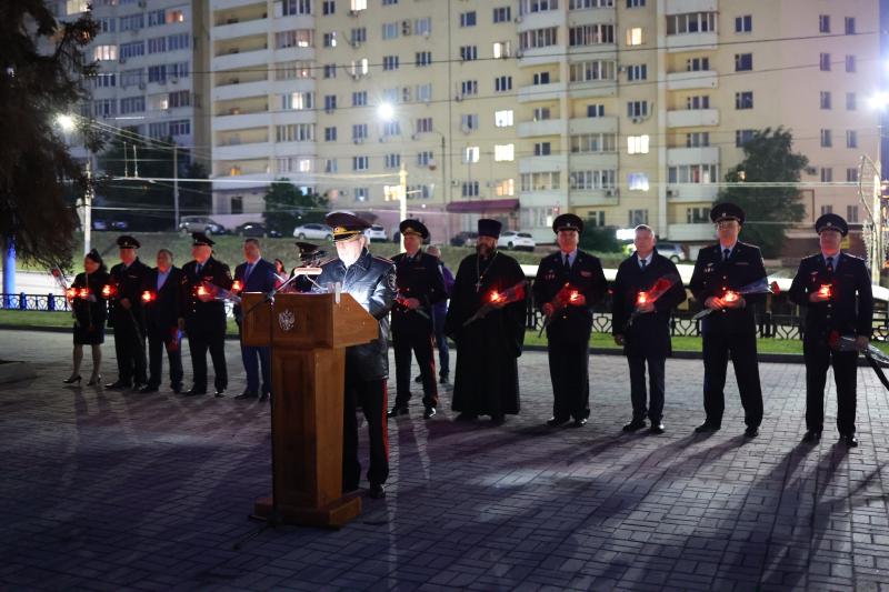Руководство Юго-Восточного линейного управления МВД России на транспорте приняло участие в памятной акции, приуроченной ко Дню памяти и скорби.