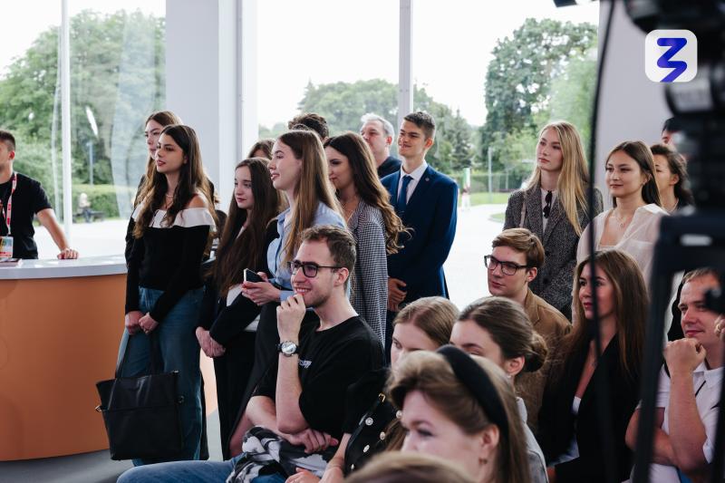 «Знай, люби, гордись, приумножай»: более 20 тысяч молодых людей собрались на площадках Общества «Знание» в День молодежи