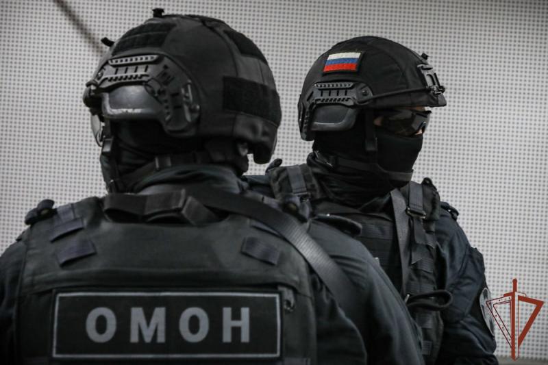 В Иркутске при содействии Росгвардии проверены иностранные граждане, проживающие в хостелах, на предмет соблюдения миграционного законодательства