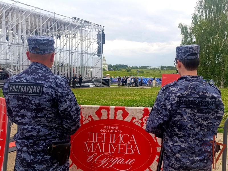 Росгвардейцы обеспечили правопорядок во время летнего фестиваля Дениса Мацуева в Суздале