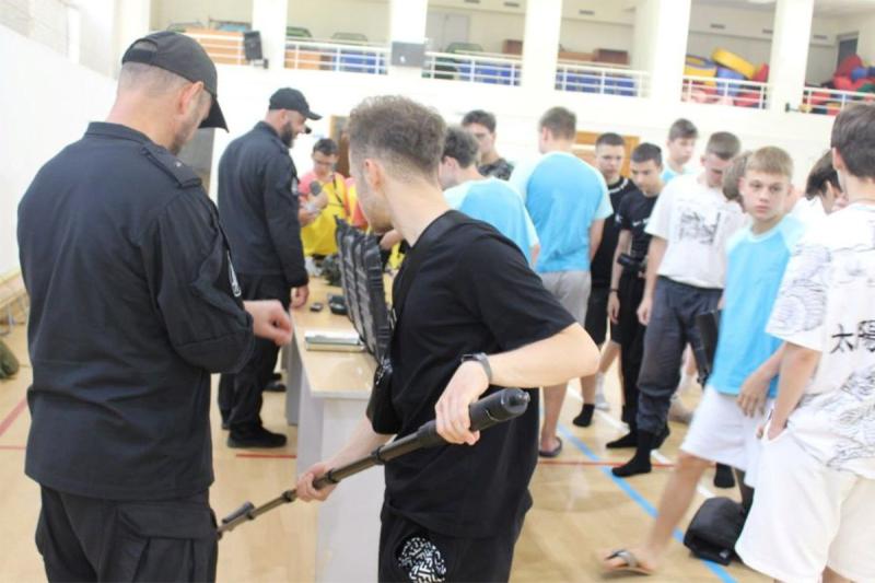 Бойцы СОБР «Сова» проводят работу по патриотическому воспитанию тюменских подростков