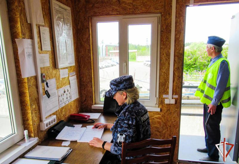 Сотрудники госконтроля Росгвардии проверяют деятельность подразделений охраны юридических лиц с особыми уставными задачами и ведомственной охраны в Марий Эл