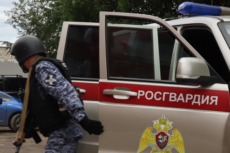 Росгвардейцы защитили топкинцев от агрессивного гостя, угрожавшего физической расправой