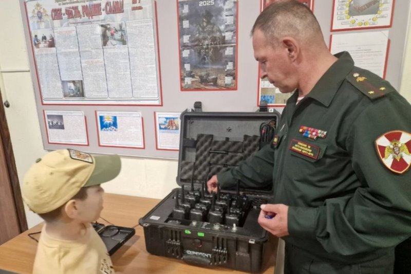 В Югре к 107-летней годовщине подразделений связи Росгвардия организовала познавательную экскурсию для детей