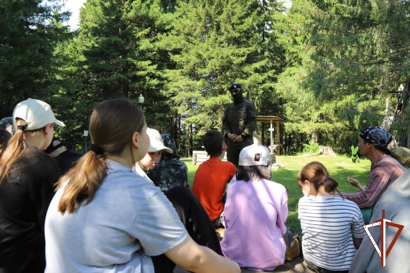 На площадке этнографического музея «Торум Маа» состоялась патриотическая акция «Каникулы с Росгвардией»