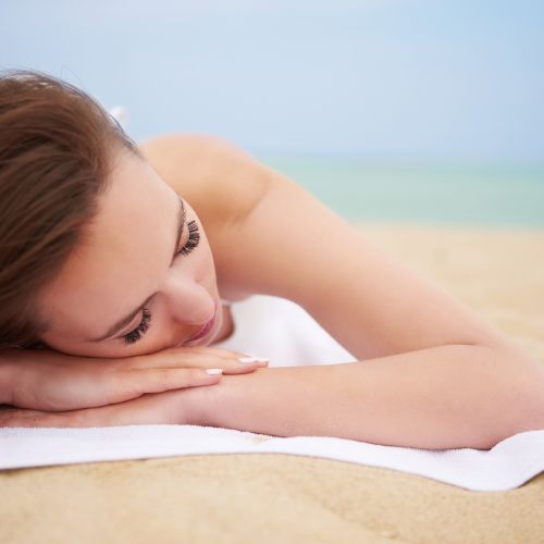 Опасная сторона загара: дерматолог Энгельгардт о последствиях для кожи