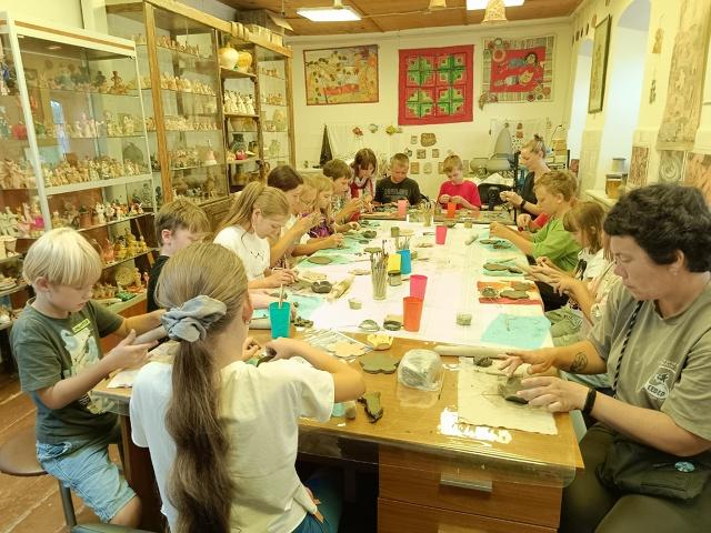 Фонд «Милосердие» наполняет летние каникулы полезными активностями для детей