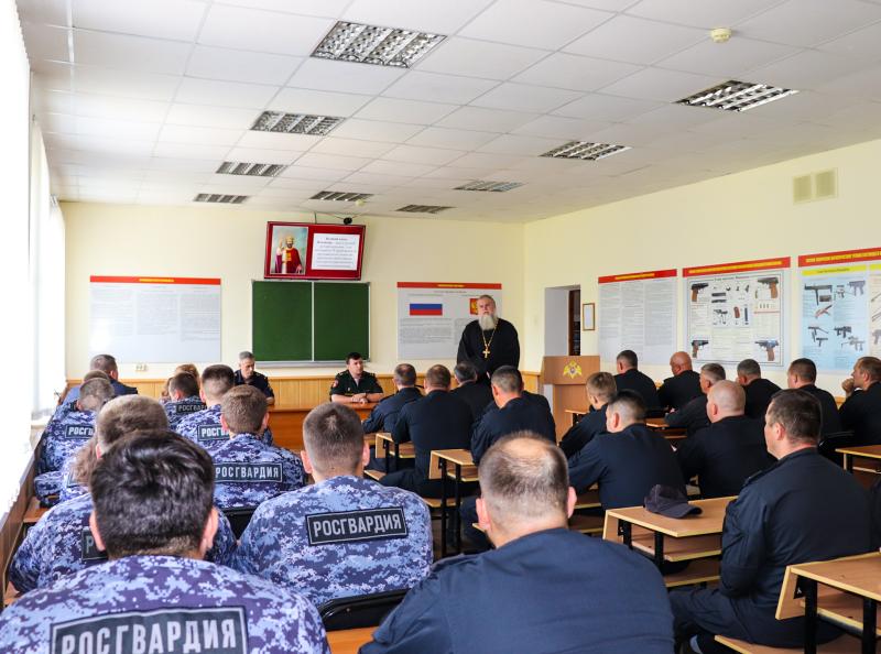 В Йошкар-Оле состоялась духовная встреча личного состава Росгвардии с представителем духовенства