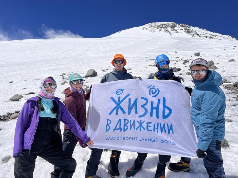 Невозможное возможно: две подопечные фонда «Жизнь в Движении» с ограниченными возможностями покорят вершину Эльбруса