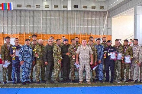 РОСГВАРДЕЙЦЫ ИЗ ЧЕЧЕНСКОЙ РЕСПУБЛИКИ ЗАВОЕВАЛИ ПРИЗОВЫЕ МЕСТА НА ОКРУЖНОМ ЧЕМПИОНАТЕ ПО КОМПЛЕКСНОМУ ЕДИНОБОРСТВУ