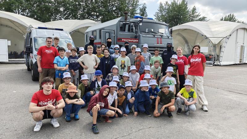 Сотрудники ОМОН "Авангард" провели занятие с детьми  в Музее Победы