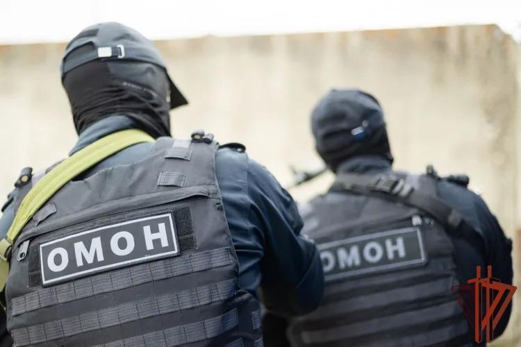 В Иркутске сотрудники ОМОН Росгвардии оказали силовое сопровождение при рейдовых мероприятиях в ночных клубах