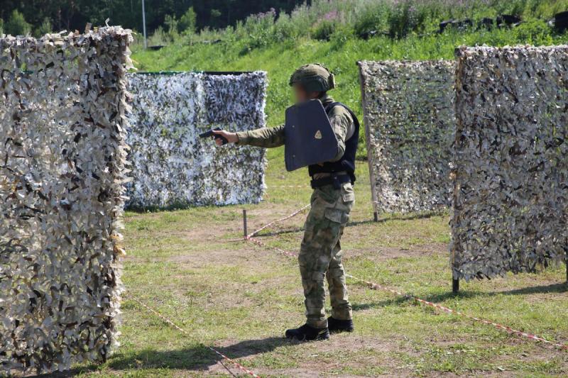 В Мордовии Росгвардия провела традиционный турнир по стрельбе, посвященный памяти командира Мордовского СОБР «Звезда»
