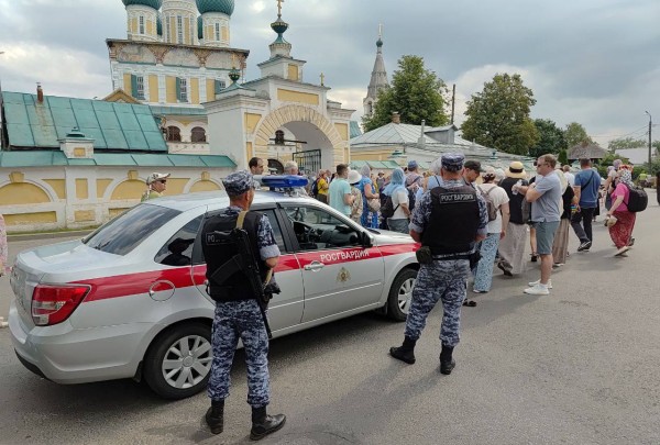 Росгвардейцы обеспечили правопорядок во время Крестного хода в Ярославской области