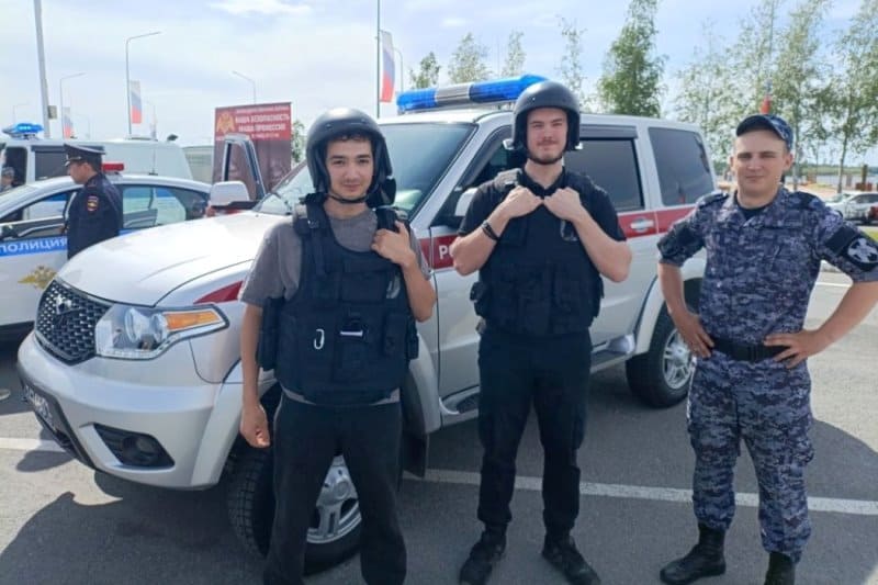 В Югре Росгвардия провела профориентационные мероприятия для молодёжи на фестивале «Возрождение»