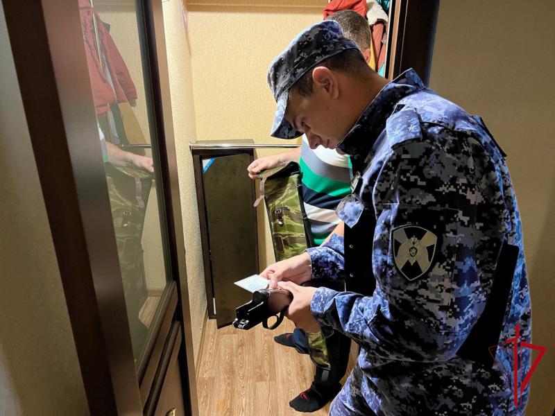 Инспекторы Росгвардии ЕАО напоминают: нарушение правил хранения оружия влечёт административную и уголовную ответственность