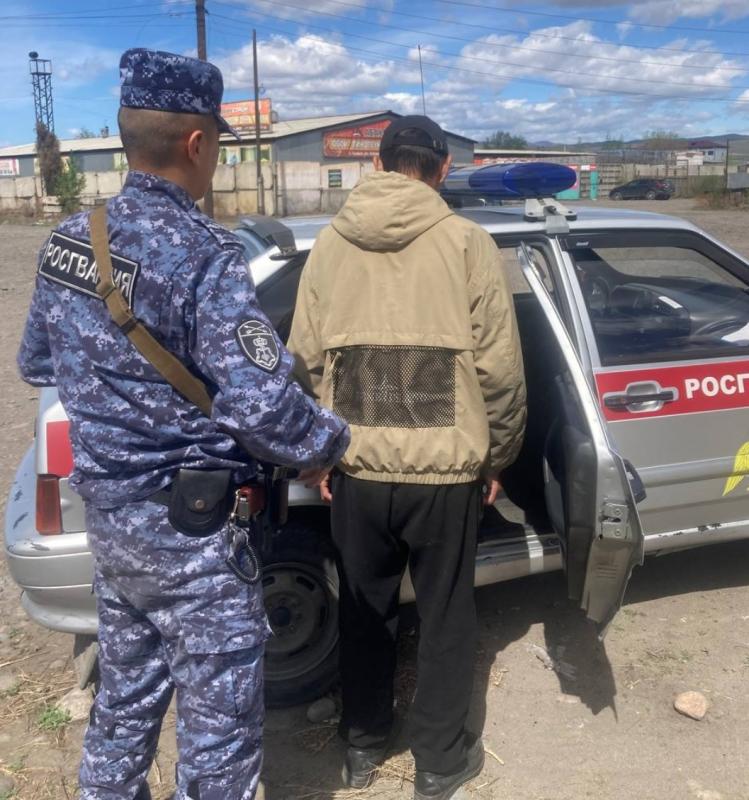 Росгвардейцы задержали скрывавшегося от следствия мужчину в Туве