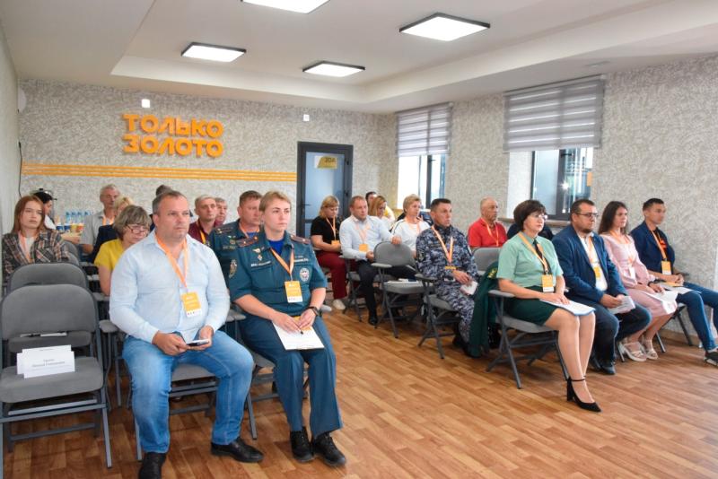 Росгвардеец принял участие в круглом столе по вопросам правопорядка и безопасности в кузбасском городе