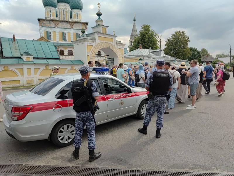 В Ярославской области росгвардейцы помогли автомобилистам
