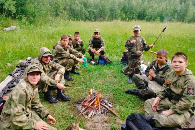 В Югре Росгвардия проводит мероприятия с подшефными школьниками, посвященные 107 годовщине со дня рождения генерала армии И. К. Яковлева