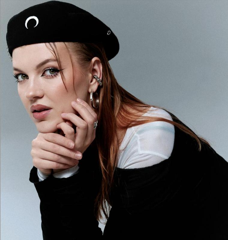 ZAPOLYA вернулась с романтичным синглом и запоминающимся припевом.