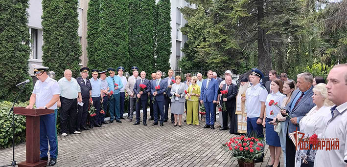 В Орле росгвардейцы приняли участие в торжественном открытии бюста Алексею Борисовичу Куракину