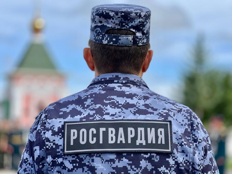 Биробиджанские росгвардейцы оперативно помогли женщине, получившей травму головы