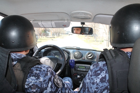 Росгвардейцы задержали гражданина с предположительно наркотическим
веществом растительного происхождения