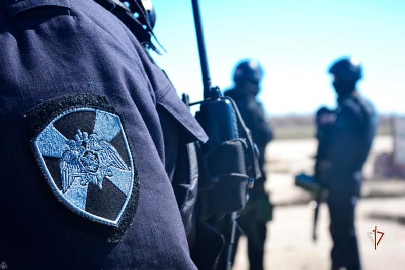 ОМОН Росгвардии оказал силовую поддержку при задержании наркодилеров в Ноябрьске