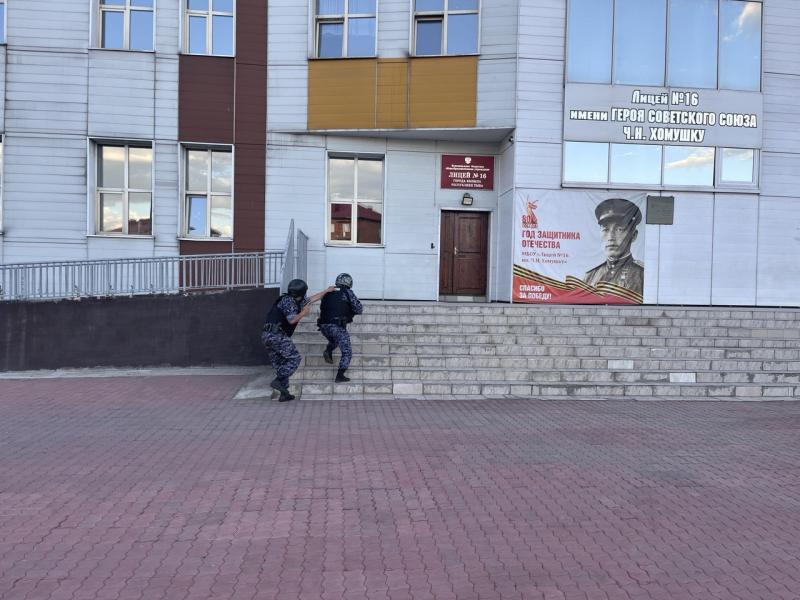 Подразделения Росгвардии в рамках тренировочных занятий отработали  навыки по задержанию злоумышленника на охраняемом объекте