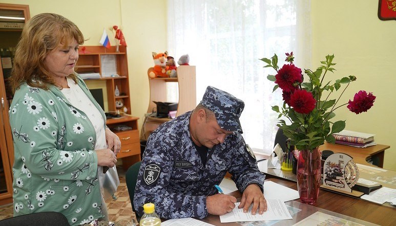 В Челябинской области росгвардейцы проверяют безопасность дошкольных и образовательных учреждений к новому учебному году