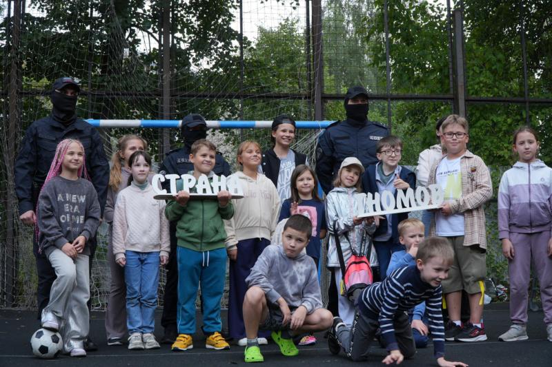 В рамках акции «Каникулы с Росгвардией» столичные спецназовцы провели занятие с детьми в Долгопрудном