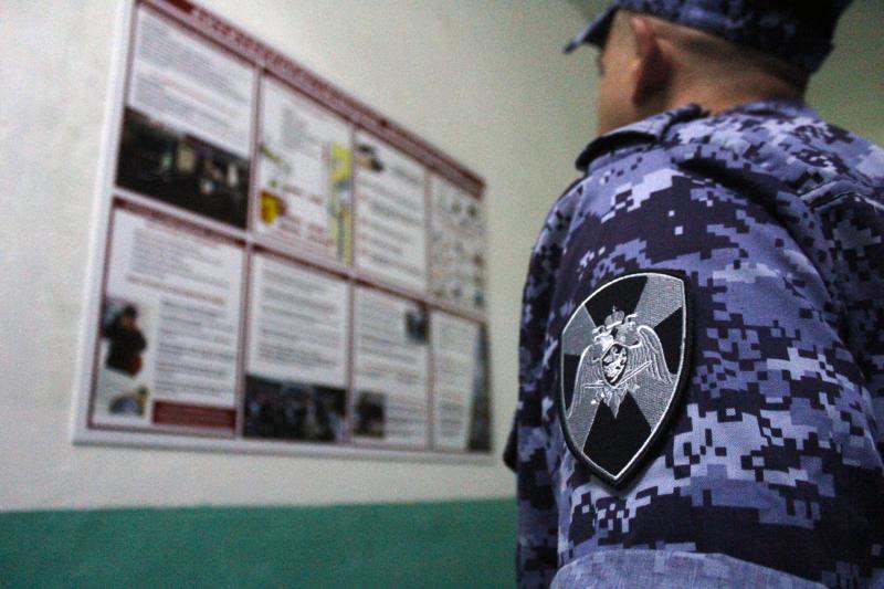 В Херсонской области росгвардейцы проверяют безопасность школ и детских садов к 1 сентября