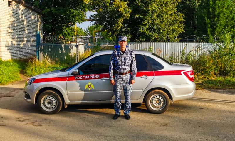 Героизм в выходной день: сотрудник Росгвардии в Марий Эл спас ребёнка после ДТП