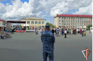 Сотрудники Росгвардии обеспечили общественный порядок на праздничных мероприятиях в Курганской области