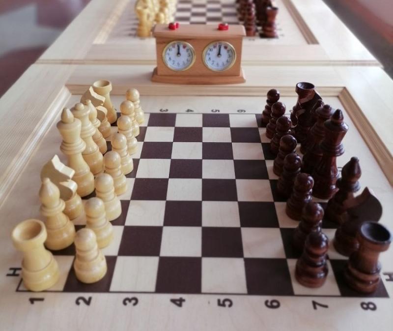 Фонд «Милосердие» приобщает студентов и школьников к игре в шахматы