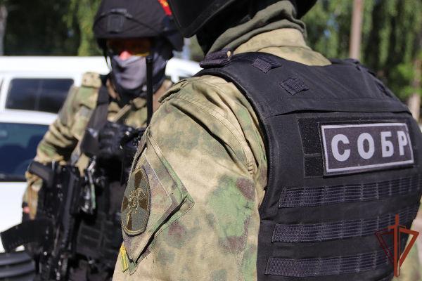 В Челябинске при содействии СОБР Росгвардии задержан подозреваемый в попытке дачи взятки должностному лицу в особо крупном размере