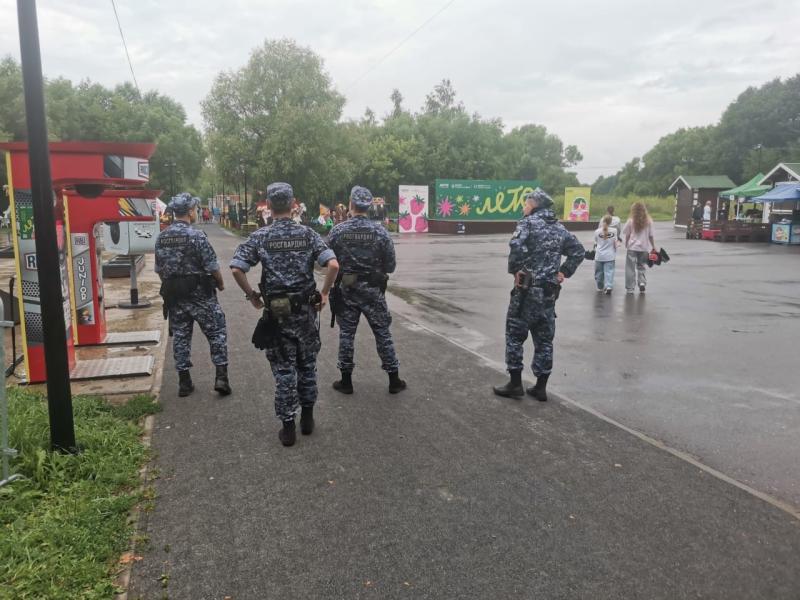 Сотрудники Росгвардии обеспечили безопасность проведения охраны общественного порядка в Подмосковье