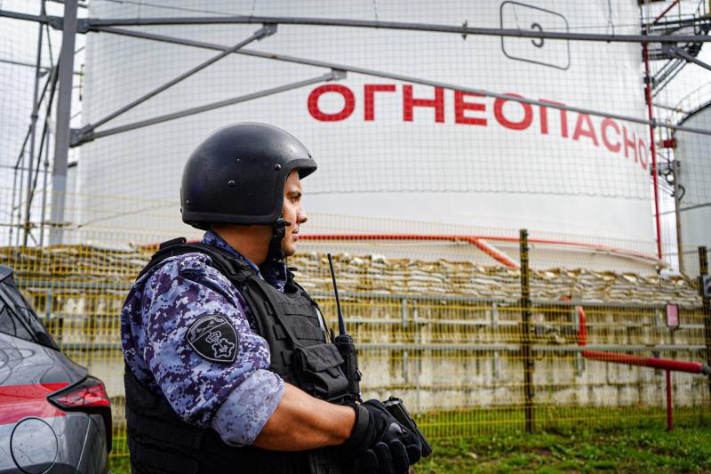 Сотрудники Росгвардии приняли участие в учениях по нейтрализации угроз на объекте энергетики в Подмосковье