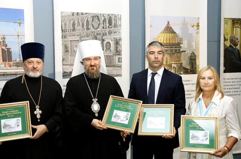 В честь Юрия Лужкова в Храме Христа Спасителя прошли церемония гашения почтовой марки и открытие выставки