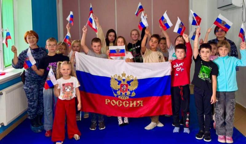 В Подмосковье сотрудники Росгвардии организовали мероприятие, посвященное Дню Государственного флага Российской Федерации