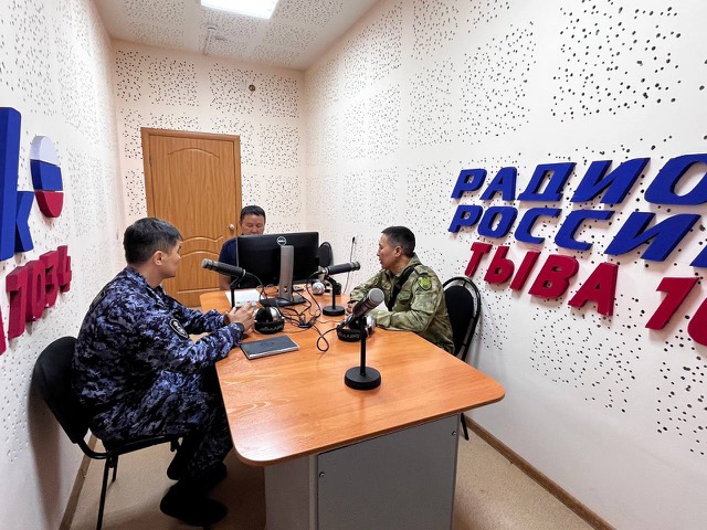 Сотрудники Росгвардии стали гостями радиорубрики ГТРК «Тыва»