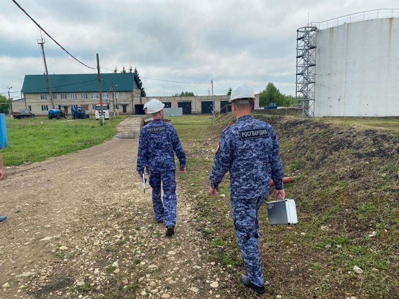 В Мордовии росгвардейцы напоминают руководителям о требованиях обеспечения безопасности объектов ТЭК