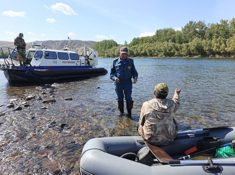 На водных объектах Тувы продолжаются совместные рейды ОМОН Росгвардии и ГИМС