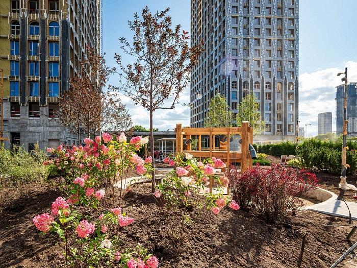 Зеленый лабиринт, розарий и яблоневый сад появятся во дворе премиального квартала ERA