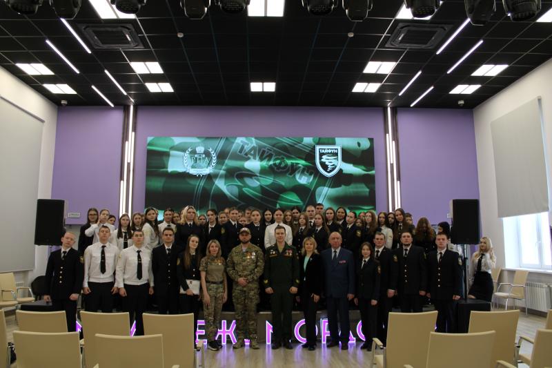 В Мордовии росгвардеец поздравил студенческий военно-патриотический клуб «Тайфун» с Днём рождения